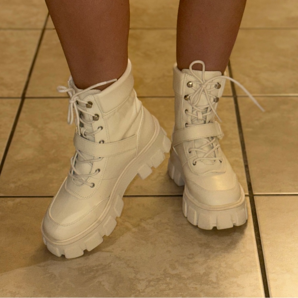 Women's White Lace-Up Combat Boots - Size 7.5